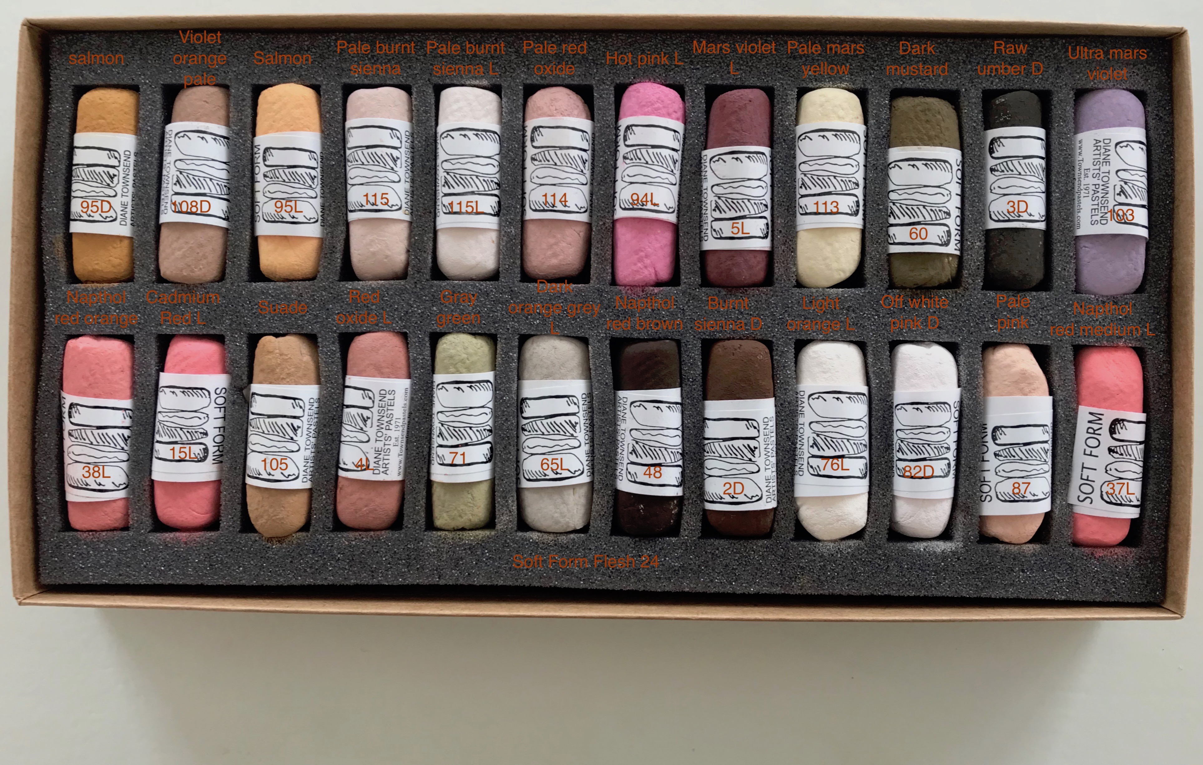 SF-Flesh-24 Diane Townsends Artists Soft Form Pastels 24-Set